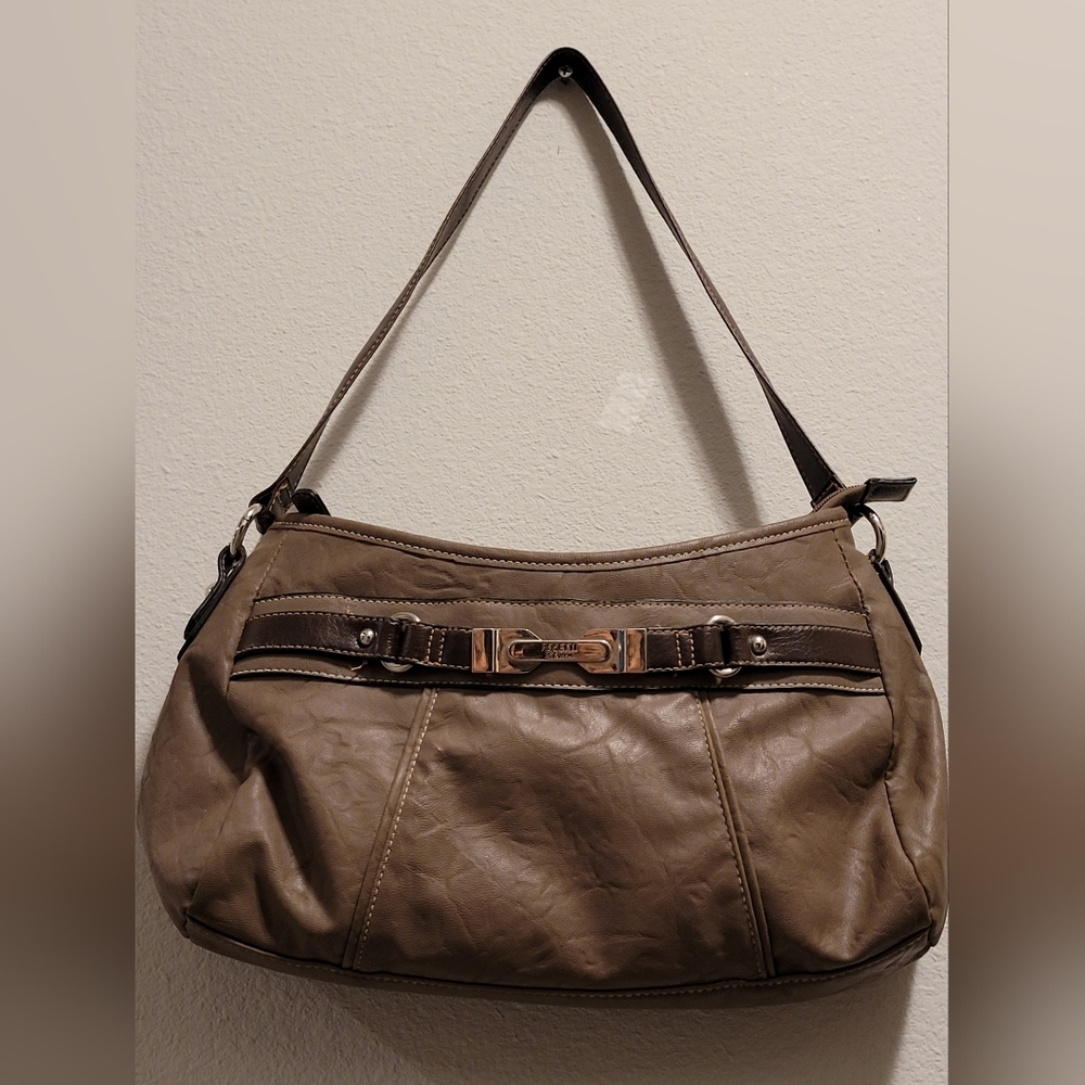 Elegant Tan Leather Shoulder Bag